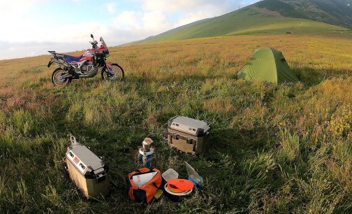 In moto, dalla sella… alla tenda